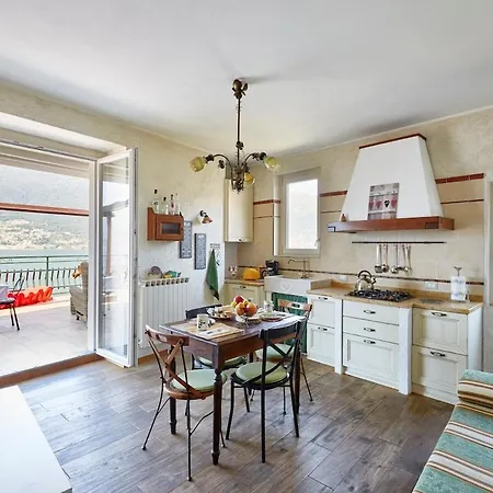 Casa Romantica -terrace 40sqm, Wonderful View Apartment Dervio